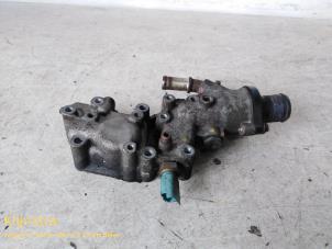 Gebrauchte Thermostatgehäuse Peugeot 206 (2A/C/H/J/S) 1.4 HDi Preis auf Anfrage angeboten von Fa. Klijnstra & Zn. VOF
