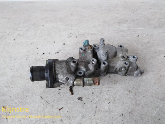 Thermostat housing Peugeot 206 SW 1.4 Hdi - 963470580 8HX