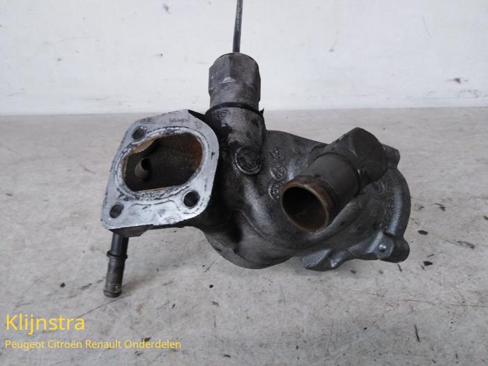 Thermostat housing from a Peugeot 206 (2A/C/H/J/S) 1.9 D 2002