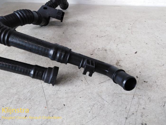 Water pipe from a Peugeot 407 (6D) 1.6 HDi 16V 2004