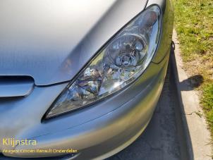 Used Headlight, left Peugeot 307 SW (3H) 2.0 16V Price on request offered by Fa. Klijnstra & Zn. VOF