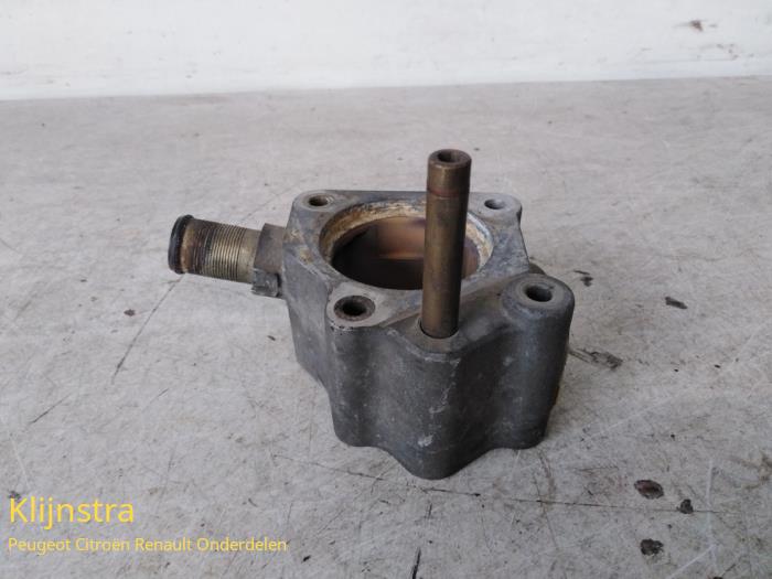 Begagnade Termostathus Peugeot 406 (8B) 1.8 S,SL,ST,STX 16V Pris på förfrågan erbjuds av Fa. Klijnstra & Zn. VOF
