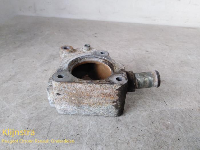 Boîtier thermostat d'un Peugeot 406 Break (8E/F) 1.8 16V 1998