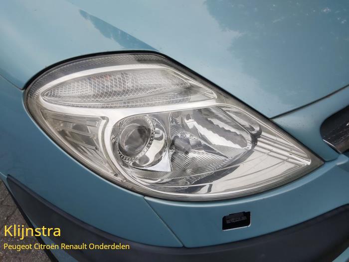 Używane Reflektor prawy Citroen C8 (EA/EB) 2.0 16V Cena na żądanie oferowane przez Fa. Klijnstra & Zn. VOF