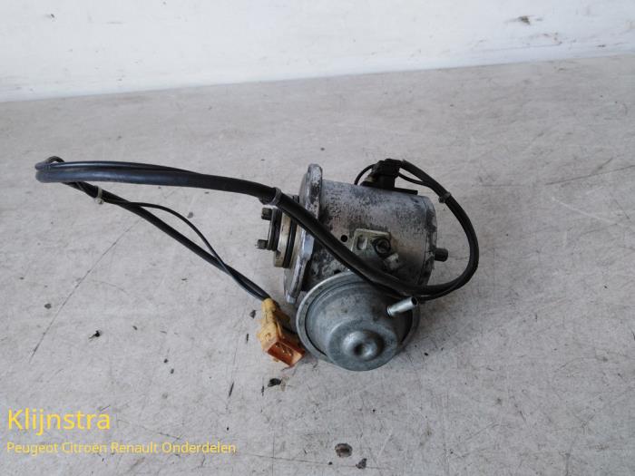Usados Distribuidor de corriente Peugeot 305 II Break (581E) 1.6 GR,SR Precio de solicitud ofrecido por Fa. Klijnstra & Zn. VOF