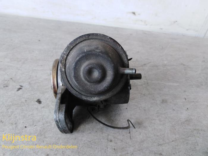 Used Distributor Peugeot 205 I (741A/C) 1.1 L,GE,GL,XE Price on request offered by Fa. Klijnstra & Zn. VOF