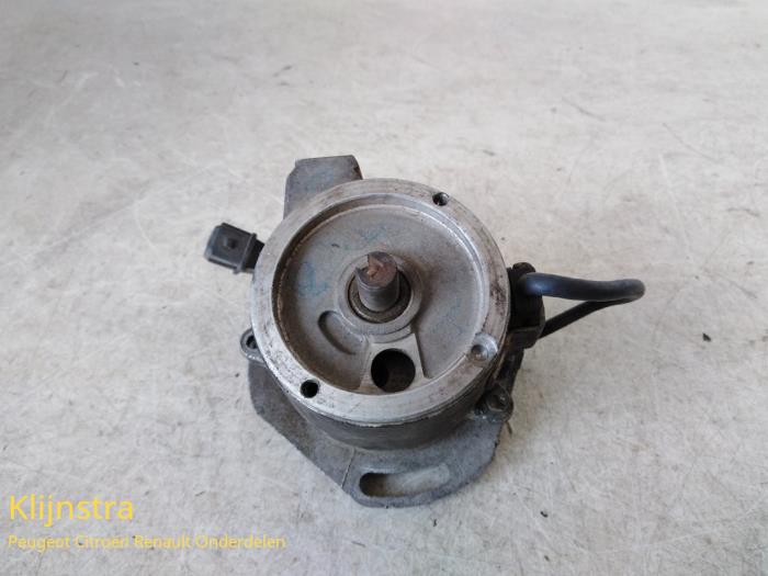 Distributor from a Peugeot 104 1.1 GR 1984