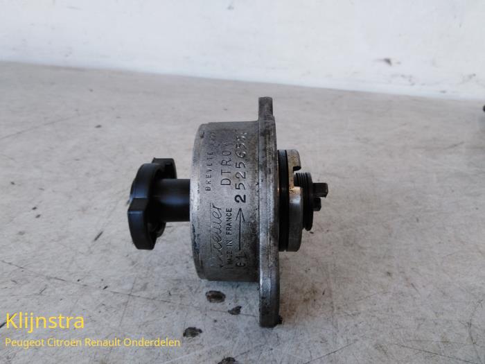 Used Distributor Peugeot 405 I (15B) 1.6 SRi,GRi Price on request offered by Fa. Klijnstra & Zn. VOF