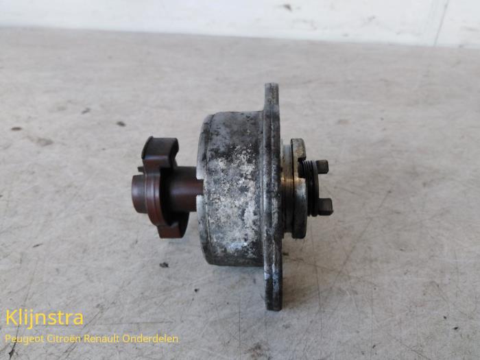 Used Distributor Peugeot 405 I Break (15E) 1.6 GRi,SRi Kat. Price on request offered by Fa. Klijnstra & Zn. VOF