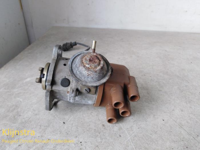 Distributor from a Peugeot 205 II (20A/C) 1.6 GTi 1987