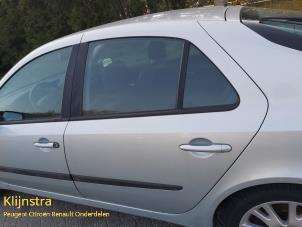 Używane Drzwi lewe tylne wersja 4-drzwiowa Renault Laguna II (BG) 1.8 16V Cena € 99,00 Procedura marży oferowane przez Fa. Klijnstra & Zn. VOF