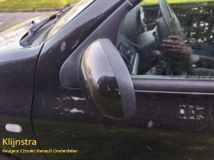 Gebrauchte Außenspiegel links Renault Clio II Societe (SB) 1.5 dCi 80 Preis € 35,00 Margenregelung angeboten von Fa. Klijnstra & Zn. VOF
