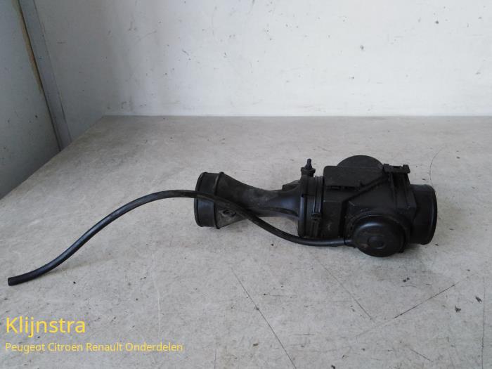 Air intake hose from a Peugeot 106 II 1.1 XN,XR,XT,Accent 1998