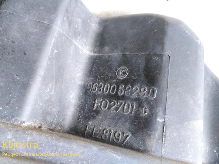Air box from a Peugeot 306 (7A/C/S) 1.4 Kat. 1999