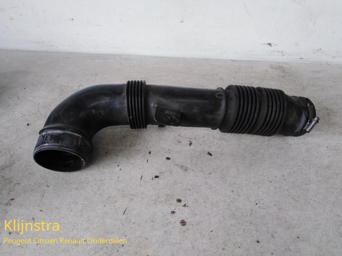 Air intake hose from a Peugeot 207 SW (WE/WU) 1.4 16V 2008