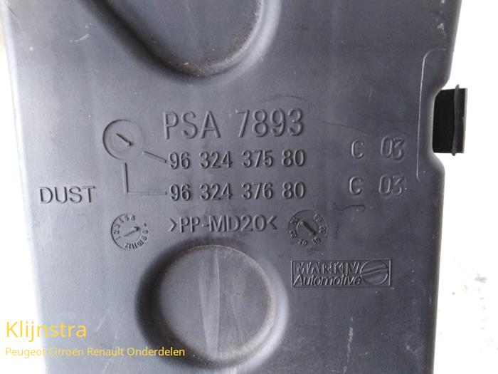 Obudowa filtra powietrza z Peugeot 406 Coupé (8C) 2.2 HDI 16V FAP 2001