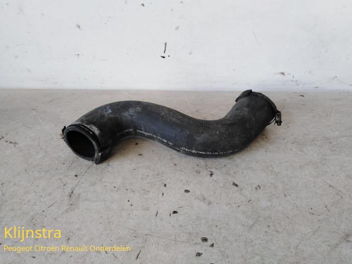 Usagé Tuyau intercooler Peugeot 407 (6D) 2.0 HDiF 16V Prix € 39,00 Règlement à la marge proposé par Fa. Klijnstra & Zn. VOF