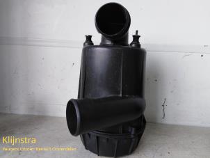 Usagé Boîtier filtre à air Peugeot Boxer (244) 2.2 HDi Prix sur demande proposé par Fa. Klijnstra & Zn. VOF