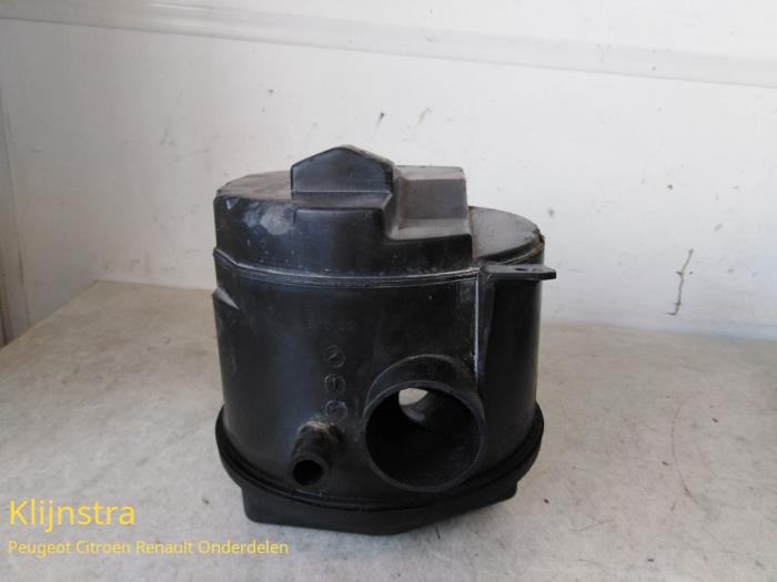 Begagnade Luftfilterhus Peugeot 205 II (20A/C) Pris € 45,00 Marginaltabell erbjuds av Fa. Klijnstra & Zn. VOF