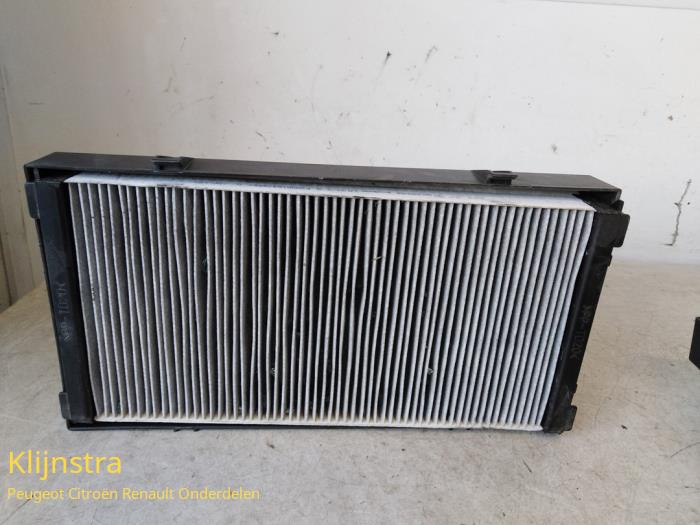 Begagnade Luftfilter Peugeot 406 Break (8E/F) 2.2 16V Pris på förfrågan erbjuds av Fa. Klijnstra & Zn. VOF