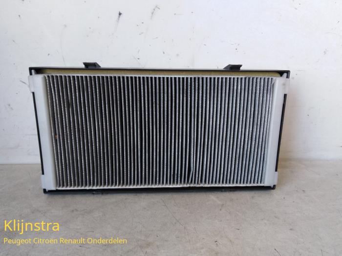 Begagnade Luftfilter Peugeot 406 Break (8E/F) 2.0 HDi 90 Pris på förfrågan erbjuds av Fa. Klijnstra & Zn. VOF