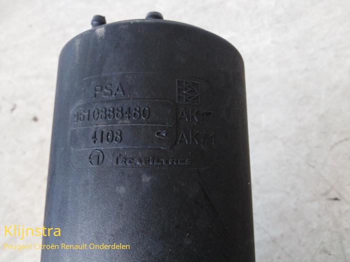 Carbon filter from a Peugeot 406 Break (8E/F) 1.8 1999