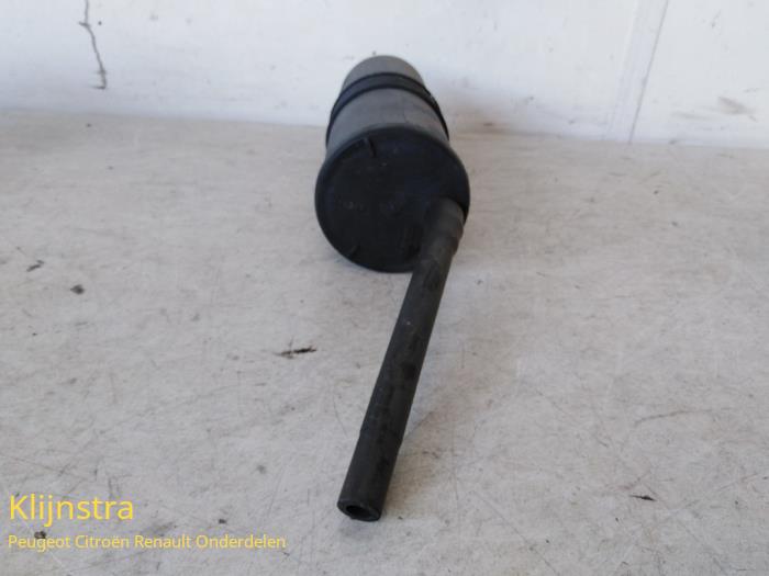 Carbon filter from a Peugeot 406 Break (8E/F) 1.8 1999