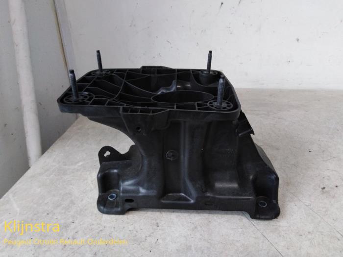 Support (miscellaneous) from a Peugeot 3008 2011