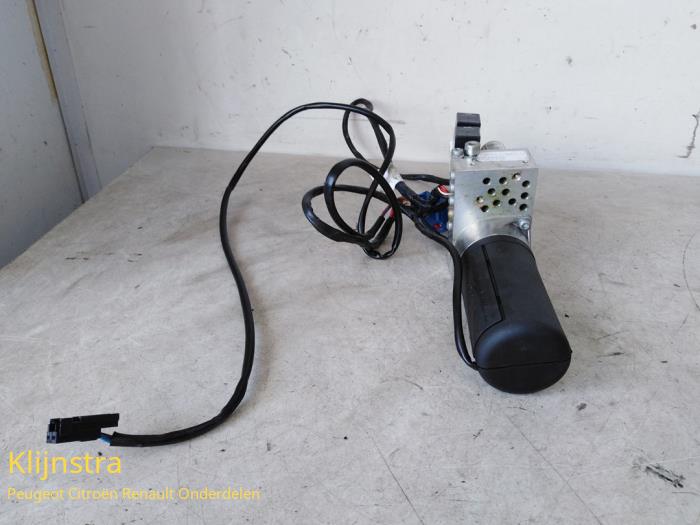 Używane Silnik szyberdachu Peugeot 307 CC (3B) 2.0 16V Cena na żądanie oferowane przez Fa. Klijnstra & Zn. VOF