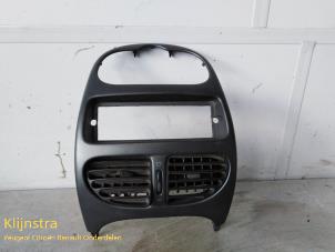 Used Dashboard vent Peugeot 206 Price on request offered by Fa. Klijnstra & Zn. VOF