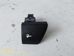 Used Central locking switch Peugeot 307 Break (3E) 1.6 16V Price on request offered by Fa. Klijnstra & Zn. VOF