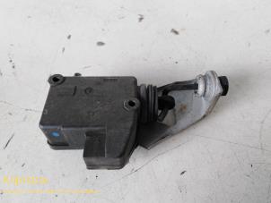 Used Tank flap lock motor Peugeot 407 SW (6E) 2.0 HDiF 16V Price on request offered by Fa. Klijnstra & Zn. VOF