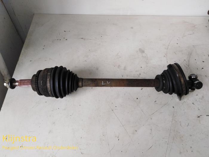 Used Front drive shaft, left Renault Scénic I (JA) 1.6 16V Price on request offered by Fa. Klijnstra & Zn. VOF
