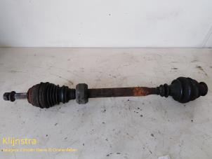 Used Front drive shaft, right Renault Megane Coupé (DA) 1.6i Price on request offered by Fa. Klijnstra & Zn. VOF