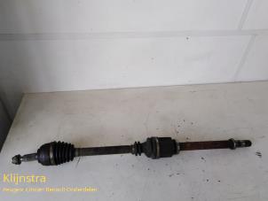 Used Front drive shaft, right Renault Scénic II (JM) 2.0 16V Price on request offered by Fa. Klijnstra & Zn. VOF