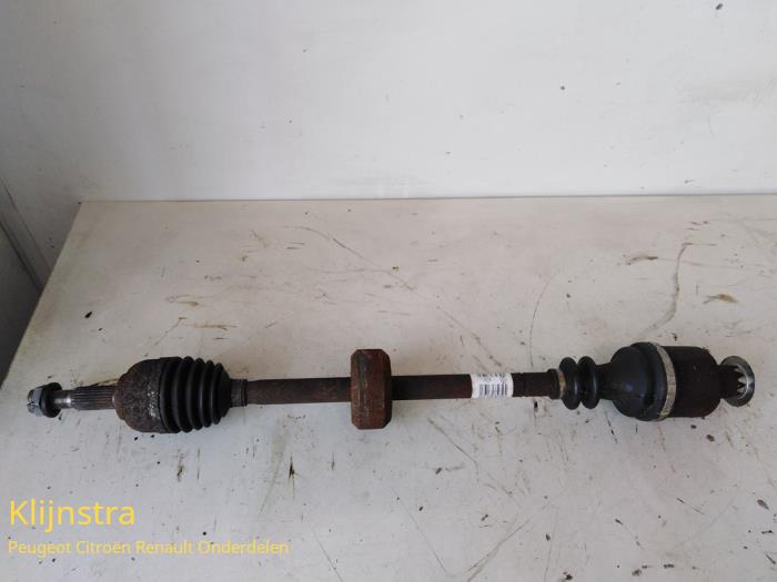 Front drive shaft, right from a Renault Twingo II (CN) 1.2 2008