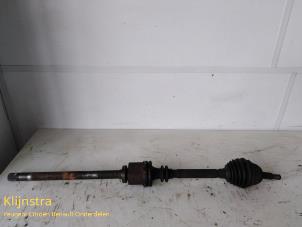 Used Front drive shaft, right Renault Safrane I 2.0i Manoir Price on request offered by Fa. Klijnstra & Zn. VOF