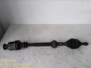 Used Front drive shaft, right Renault Laguna I Grandtour (K56) 1.8 RXE 16V Price on request offered by Fa. Klijnstra & Zn. VOF