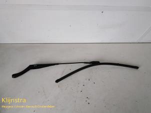Used Front wiper arm Peugeot 308 (L3/L8/LB/LH/LP) Price on request offered by Fa. Klijnstra & Zn. VOF