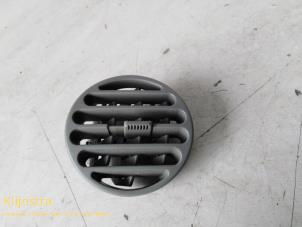 Used Dashboard vent Renault Twingo (C06) 1.2 Price on request offered by Fa. Klijnstra & Zn. VOF