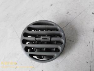 Used Dashboard vent Renault Twingo (C06) 1.2 Price on request offered by Fa. Klijnstra & Zn. VOF