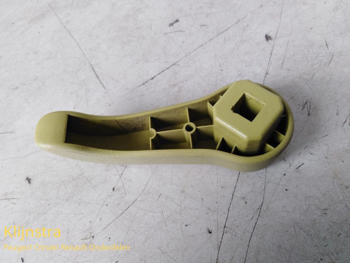 Window winder from a Renault Twingo (C06) 1.2 1999