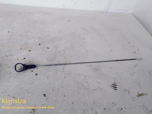 Used Oil dipstick Peugeot 307 (3A/C/D) 2.0 HDi 90 Price on request offered by Fa. Klijnstra & Zn. VOF