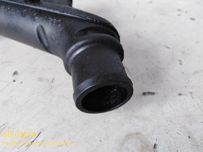 Oil fill pipe from a Peugeot 307 (3A/C/D) 2.0 HDi 90 2001