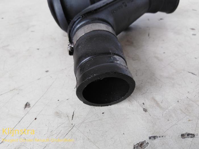 Oil fill pipe from a Peugeot 307 (3A/C/D) 2.0 HDi 90 2001