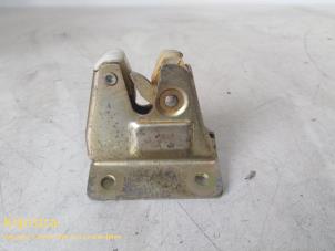 Used Tailgate lock mechanism Peugeot 205 II (20A/C) 1.4 Price on request offered by Fa. Klijnstra & Zn. VOF