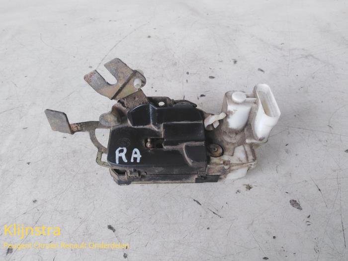 Sliding door lock mechanism, right Citroen Jumper 2.5 D 12V - 9137A5