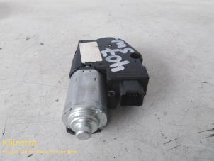 Used Sunroof motor Peugeot 407 SW (6E) Price on request offered by Fa. Klijnstra & Zn. VOF