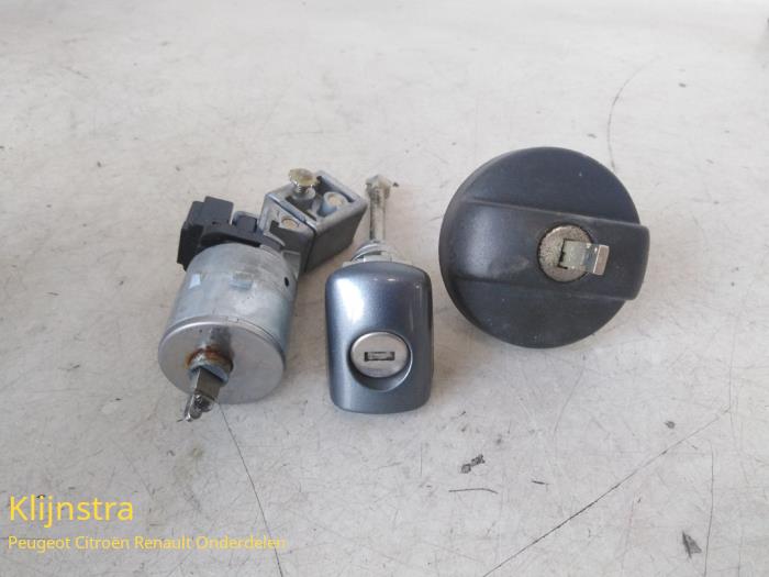 Gebrauchte Schlossset Peugeot 207/207+ (WA/WC/WM) 1.6 HDi 16V Preis € 70,00 Margenregelung angeboten von Fa. Klijnstra & Zn. VOF