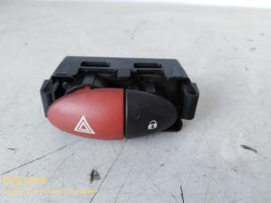 Used Panic lighting switch Renault Twingo Price on request offered by Fa. Klijnstra & Zn. VOF